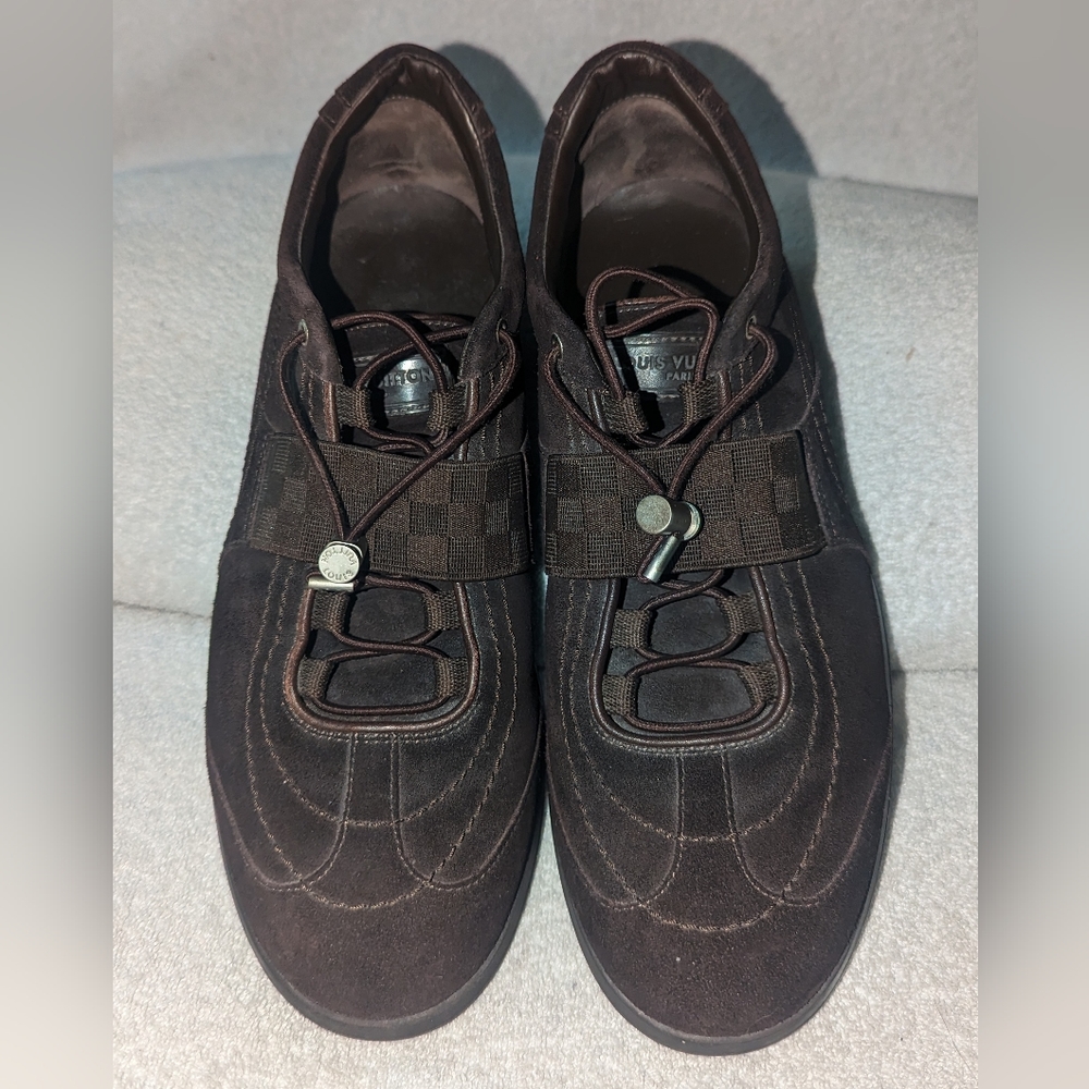 Louis Vuitton Damier brown suede sneakers. Size 7